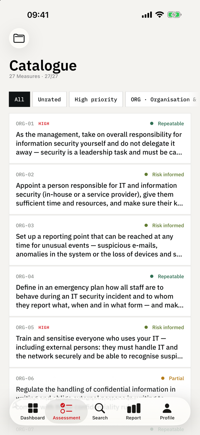 KMU Cyber-Audit on iPhone — Assessment: All 27 requirements with priority and your current rating.